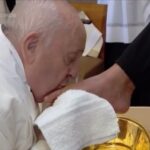Trudie Styler Instagram - This is a moving image of His Holiness The Pope washing the feet of 12 women inmates at a Rome prison on Holy Thursday. Jesus makes us understand: ‘I am not here to be served, but to serve.’ On Easter Sunday, The Pope went on to say, “Peace is never made with weapons.” #MoodMonday Video credit: AP