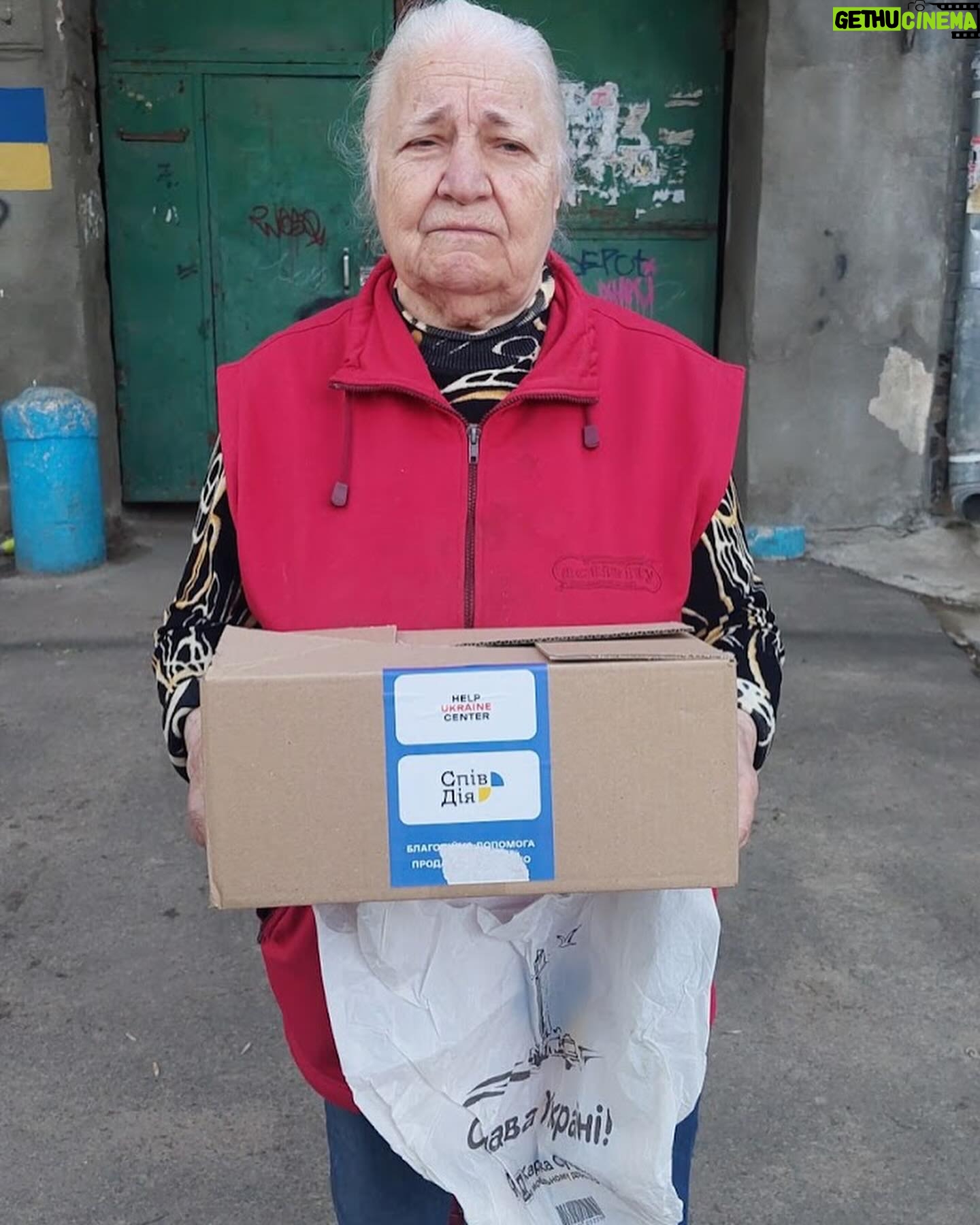 Trudie Styler Instagram - Good news from @help_ukraine_center as the truck load of new supplies reaches east Ukraine. More than 3,200 families have received help from this consignment via @spivdiia, the third party distribution NGO working with Help Ukraine Center. Valentyna, photographed here, lives in Odessa with her family, displaced by the heavy fighting in Kharkiv. She was among the first to receive supplies. Help Ukraine Center says the need remains very high, with calls for more humanitarian support from the global community. Priorities are dried foods to supplement what can be bought locally. Power banks for lighting are vital as well as basic medical kits. Each month, Help Ukraine Center publishes a list of updated needs which can be found on their website. @theofficialsting and I have campaigned for and helped support Help Ukraine Center for more than 2 years. It is a fast moving humanitarian organisation on the ground with phenomenal contacts and partnerships to move supplies across the country as quickly as possible. Big thanks to our allies, founders, and friends at Help Ukraine Center @stavnitser_andrey @rudnieva_olga @nzhook and for the incredible work they do. 🇺🇦 For further information on this organisation, please see the link in the bio.