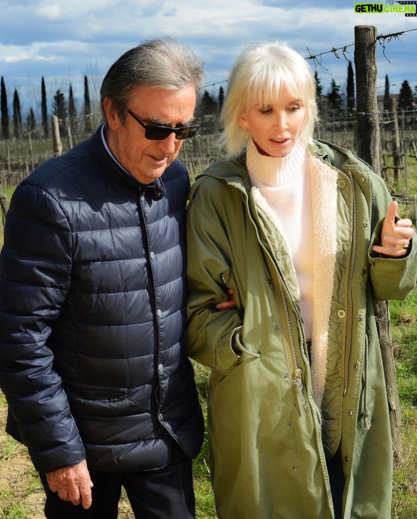 Trudie Styler Instagram - Winter vineyard walks at @ilpalagiointuscany with our brilliant wine maker @riccardo.cotarella. #winewednesday