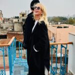 Trudie Styler Instagram - Spellbound watching pigeons racing from a rooftop in Old Delhi last week - took me right back to my childhood when the men of my street (‘pigeon-fanciers’) also raced pigeons, and there would be such excitement among us all when the birds started to arrive home. They call it Kabootabazi in India, but it’s a pastime (and means of communication) that has been enjoyed and put to good use for thousands of years all over the world. How amazing that they find their way home over hundreds of miles. Watching them wheel and turn over our heads brings back so many memories of my childhood, and also of the wondrous feeling of childhood dreams of flying. #MoodMonday