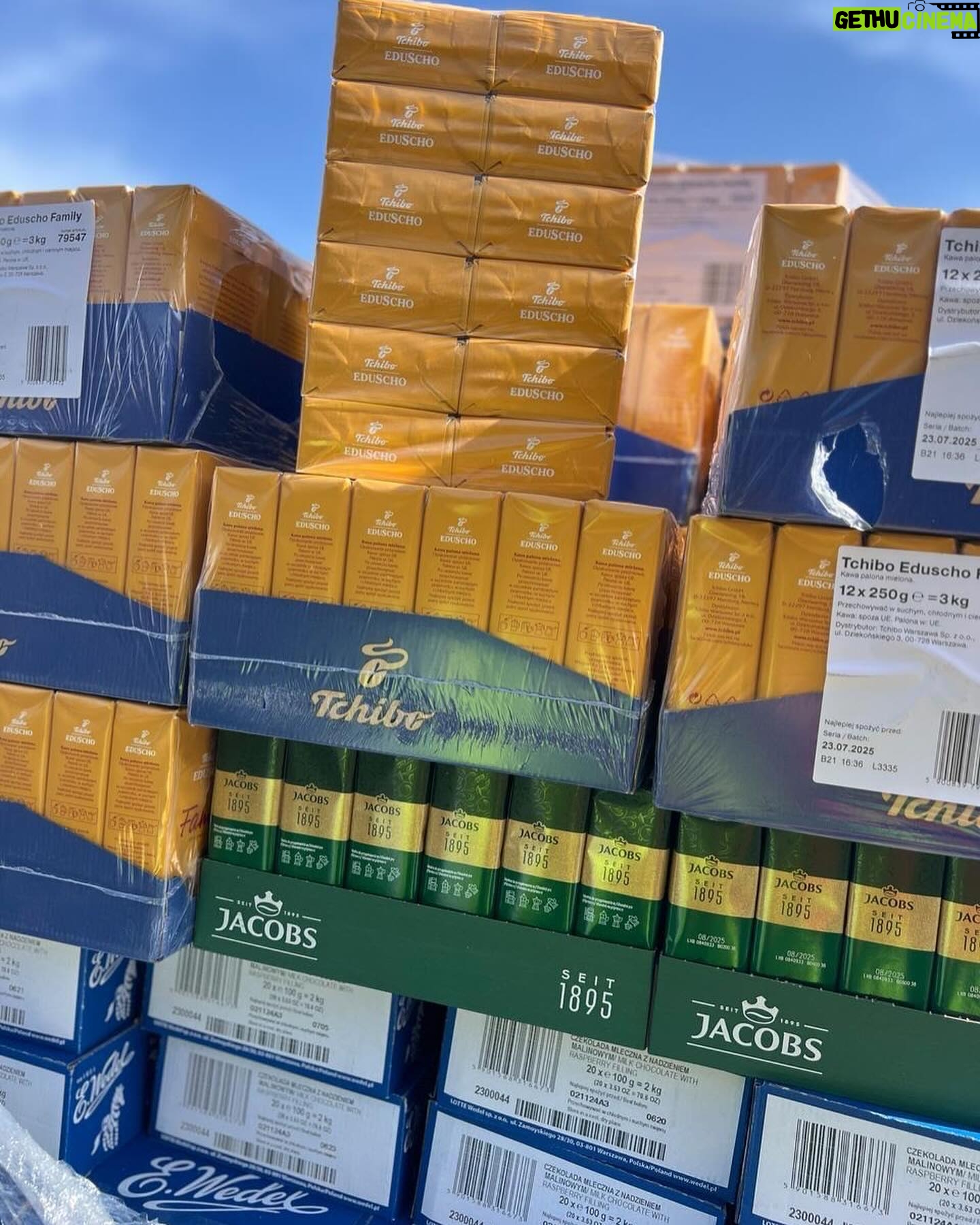 Trudie Styler Instagram - Tons more vital aid making its way into Ukraine today, thanks to our field partners @help_ukraine_center and @spivdiia whose volunteers diligently pack and send humanitarian food parcels and medical supplies direct to the frontline. They tell us the need remains high, particularly in the areas of conflict. Their priorities continue to be dried foods, tinned meats and fruits, medical equipment, power banks and warm clothing. Big thanks to our allies, founders and friends at Help Ukraine Center @stavnitser_andrey @rudnieva_olga @nzhook and for the incredible work they do. @theofficialsting and I remain committed to you. We look forward to bringing you up to date once these supplies have reached their destination in a few days. For further information on how you can support these organisations see the link in the bio. #helpukrainecenter #ukraine πΊπ¦ππ