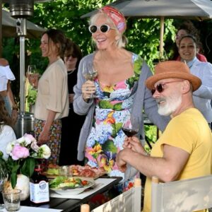 Trudie Styler Instagram - Take another little pizza my heart now baby 🍕 🎶

Exciting news, @ilpalagiointuscany’s Farm Shop Pizzeria @farmshoppizzeria will be opening for the season this weekend. Hope to see you there! #winewednesday
