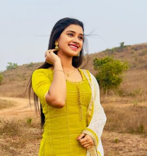 Trupti Mirambika Instagram - 💛🤍💛