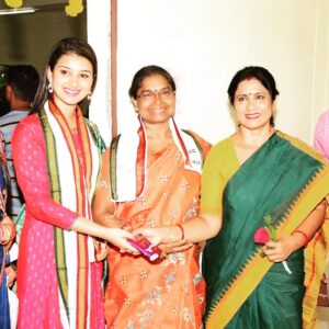 Trupti Mirambika Instagram - ଭୁବନେଶ୍ୱର ଦେବରାୟ କଲେଜ ରେ ଅନୁଷ୍ଠିତ ପ୍ରେରଣା ଓ ସିଟି କ୍ଲବ ଦ୍ୱାରା ଆୟୋଜିତ ସବୁଜ ସୁନ୍ଦର ଅଭିଯାନର ଉଦଘାଟନ ଉତ୍ସବ, ସମୂହ ବୃକ୍ଷ ରୋପଣ ଆଦି କାର୍ଯ୍ୟକ୍ରମ ଓ ସମ୍ବୋର୍ଦ୍ଧନା ପ୍ରଦାନ ପର୍ବରେ ଭାଗନେଇ ବହୁତ ଖୁସି ମନେ କରୁଛି 🙏🏻
ପ୍ରେରଣା ଓ ସିଟି କ୍ଲବ ଆୟୋଜକଙ୍କୁ ଅଶେଷ ଅଶେଷ ଧନ୍ୟବାଦ 🙏🏻♥️