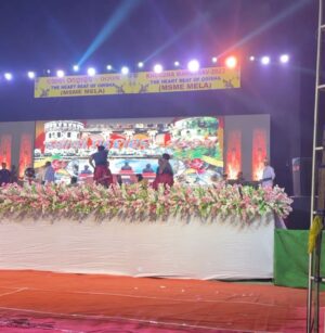 Trupti Mirambika Instagram - Today I feel very proud to receive the award from our Honourable Governor of Odisha Raghubar Das sir 🙏and the member of parliament (Bhubaneswar) Aparajita sarangi mam ❤️🙏Thanku so much to all members of Khordha Mahoschab for inviting me 🙏