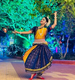 Trupti Mirambika Instagram - ODISSI is not only a dance form but a feeling which connects my lord with me 🙏It’s a combination of art ,culture and spirituality ❤️
