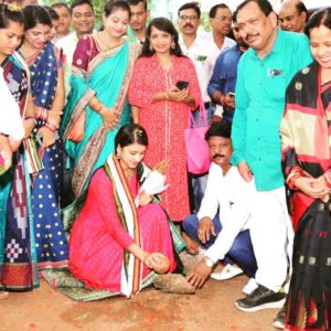 Trupti Mirambika Instagram - ଭୁବନେଶ୍ୱର ଦେବରାୟ କଲେଜ ରେ ଅନୁଷ୍ଠିତ ପ୍ରେରଣା ଓ ସିଟି କ୍ଲବ ଦ୍ୱାରା ଆୟୋଜିତ ସବୁଜ ସୁନ୍ଦର ଅଭିଯାନର ଉଦଘାଟନ ଉତ୍ସବ, ସମୂହ ବୃକ୍ଷ ରୋପଣ ଆଦି କାର୍ଯ୍ୟକ୍ରମ ଓ ସମ୍ବୋର୍ଦ୍ଧନା ପ୍ରଦାନ ପର୍ବରେ ଭାଗନେଇ ବହୁତ ଖୁସି ମନେ କରୁଛି 🙏🏻
ପ୍ରେରଣା ଓ ସିଟି କ୍ଲବ ଆୟୋଜକଙ୍କୁ ଅଶେଷ ଅଶେଷ ଧନ୍ୟବାଦ 🙏🏻♥️