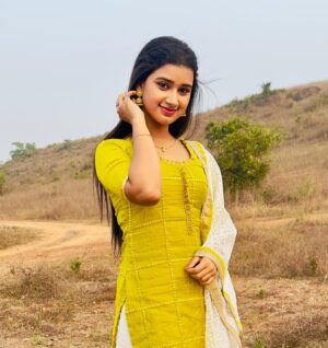 Trupti Mirambika Instagram - 💛🤍💛