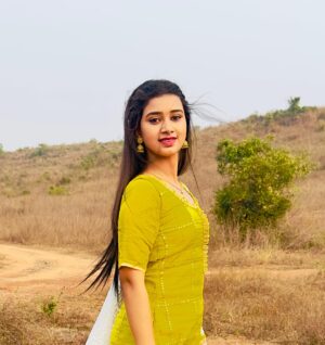 Trupti Mirambika Instagram - 💛🤍💛