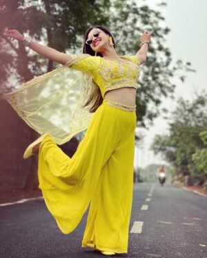 Trupti Mirambika Instagram - 💛🌟🫰