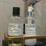 Tsunko Instagram - HUBHUB OKACHIMACHI （ @hubhub_okachimachi ）さんに 行ってきました🧖‍♀️✨ ロウリュのアロマは14種類の中から、 好きな匂いをテイスティングさせていただいて 決めることができます🥺✨ 私は1番人気の白樺を選びました♥️ サウナ室は、真ん中に石があって囲む形⚪︎ 温度は80度ほどに設定されており、 『喋れるサウナ』になっているらしいです‪♡‬ 私もゆーっくりサウナ内ガールズトーク 楽しみました♥️🤭　 ロウリュすることによって、カツンと温度も 上がるのでアッチーのが好きな人も安心ですよ✌️ 🚿水風呂は温度低めで、ピーン！と 体が締まりました☘️ 外気浴ブースには、 HUBHUBさんオリジナルの ヒーリングミュージックが流れていて めちゃくちゃ気持ちよく整えます🐥✨ふわふわ 完備されている、 ▶️シャンプー ▶️コンディショナー ▶️ボディソープ もアロマと同じく『OSMIA』という フィンランド発のブランドさんの物で 髪も体もとっても良い匂いに🙆‪♡‬ ・クレンジング ・化粧水 ・乳液 ・ヘアオイル などアメニティも充実♥ 手ぶらでもサウナに来れちゃいますよ☘️ #サウナ #サ活 #サウナ女子