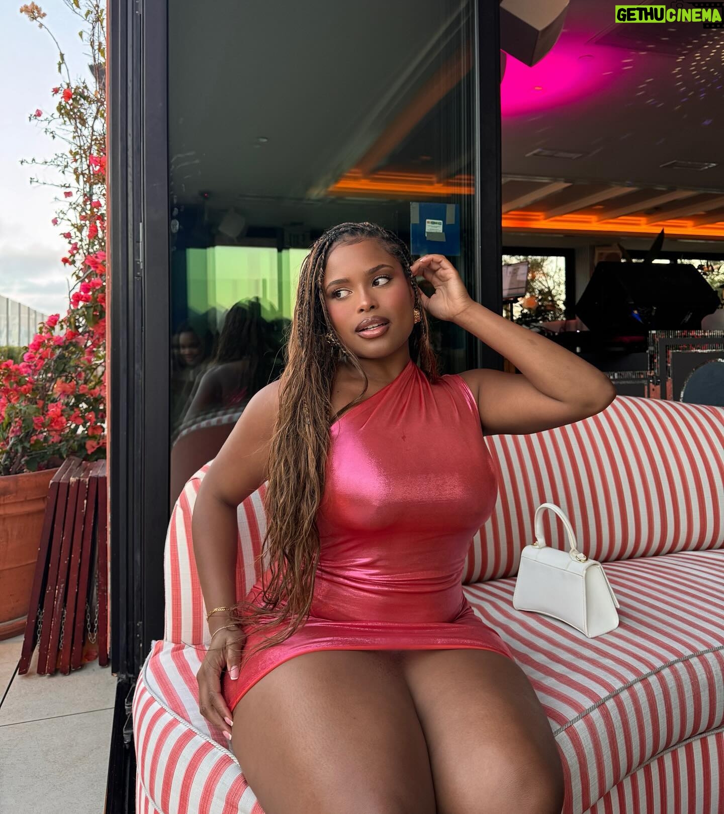 Tyla Gomez - 1.4K Likes - untouchable 🥰