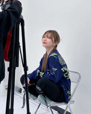 Tymee Instagram - 카메라 앞이 행복한 편 📸 
귀여운 망구가 찍어준 사진