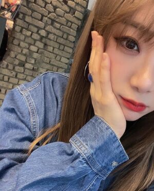 Tymee Instagram - (´「^o^)「 오랜만에 촬영하러 간다 룰루🎵