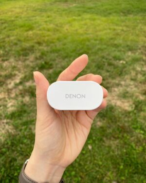 Tymee Instagram - @denonkr #광고

자라섬 재즈페스티벌에 방문했다가
디자인 깔끔하고 예쁜 데논 이어폰 착용해보게 됐어요. 
무게도 5.3g이라니 엄청 가볍고, 튼튼하고,
실리콘팁 종류도 많은데다가 부드럽습니다.
예민하신 분들도 편하게 착용하실듯! 추천합니다 💕

📌 액티브 노이즈 캔슬링
📌 IPX4 등급의 뛰어난 착용감 및 내구성
📌 3가지 크기 실리콘 팁 사이즈 조절
📌 끼고 빼는 움직임 감지로 자동 중지
📌 Google Fast Pair 기능

#데논 #이어폰 #무선이어폰 #AHC830NCW
#자라섬재즈페스티벌 #denon