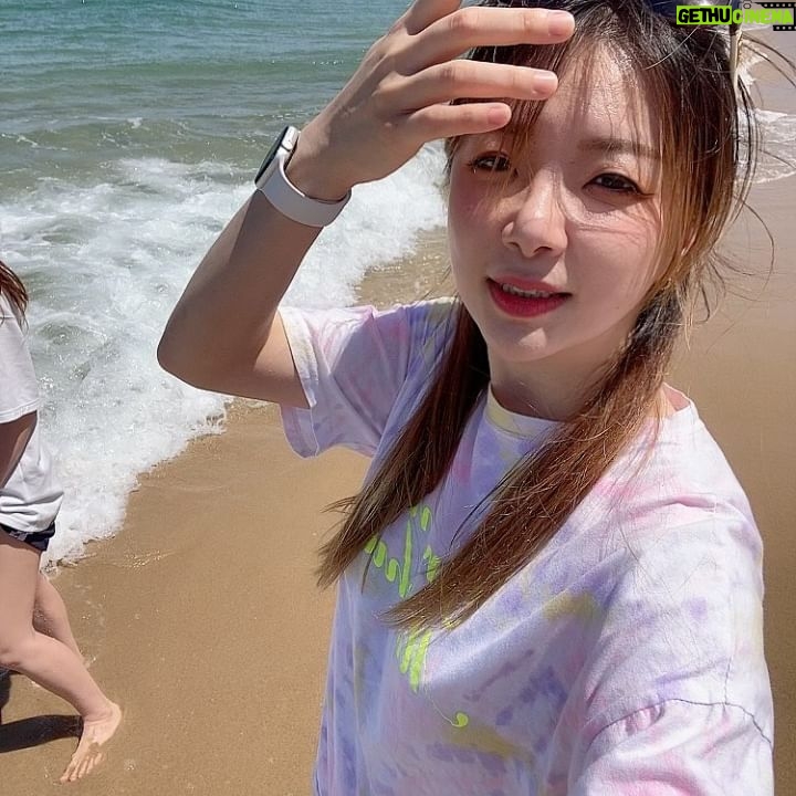Tymee - 0.9K Likes - 엄청난 비를 뚫고 양양으로 2박3일 여행 다녀왔다. 가는 길은 폭우로 험난했는데 둘째날 거짓말처럼 맑아져버림 ㅋㅋㅋ
맑고 새파란 바다에 발도 담그고, 맛있는것도 왕창 먹고 왔다.
제대로 여행 다녀온게 5년도 더 된것 같다. 오랜만에 보고싶었던 바다도 보고, 힐링 많이 하고왔다.❤️
🌊🌊🌊