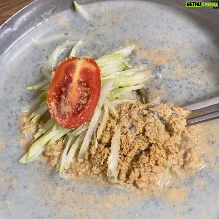 Tymee - 0.9K Likes - 엄청난 비를 뚫고 양양으로 2박3일 여행 다녀왔다. 가는 길은 폭우로 험난했는데 둘째날 거짓말처럼 맑아져버림 ㅋㅋㅋ
맑고 새파란 바다에 발도 담그고, 맛있는것도 왕창 먹고 왔다.
제대로 여행 다녀온게 5년도 더 된것 같다. 오랜만에 보고싶었던 바다도 보고, 힐링 많이 하고왔다.❤️
🌊🌊🌊