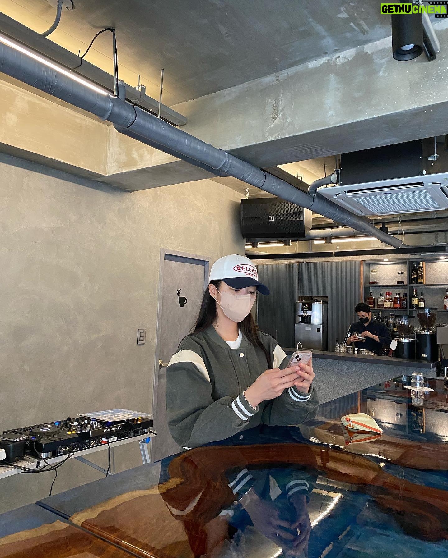 Uhm Hyun-kyung Instagram - 보름이랑 오랜만에 데이트💕 에스프레소 맛집 찾았다아🤟🏻