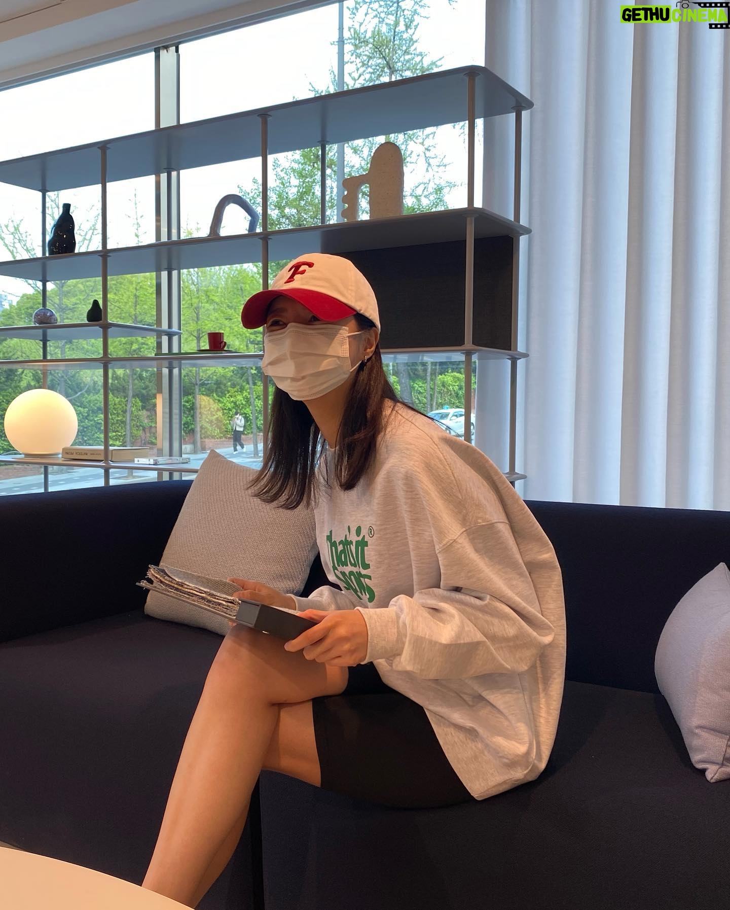 Uhm Hyun-kyung Instagram - 보름이랑 데이트💕 (오늘 꿀잠 예약)