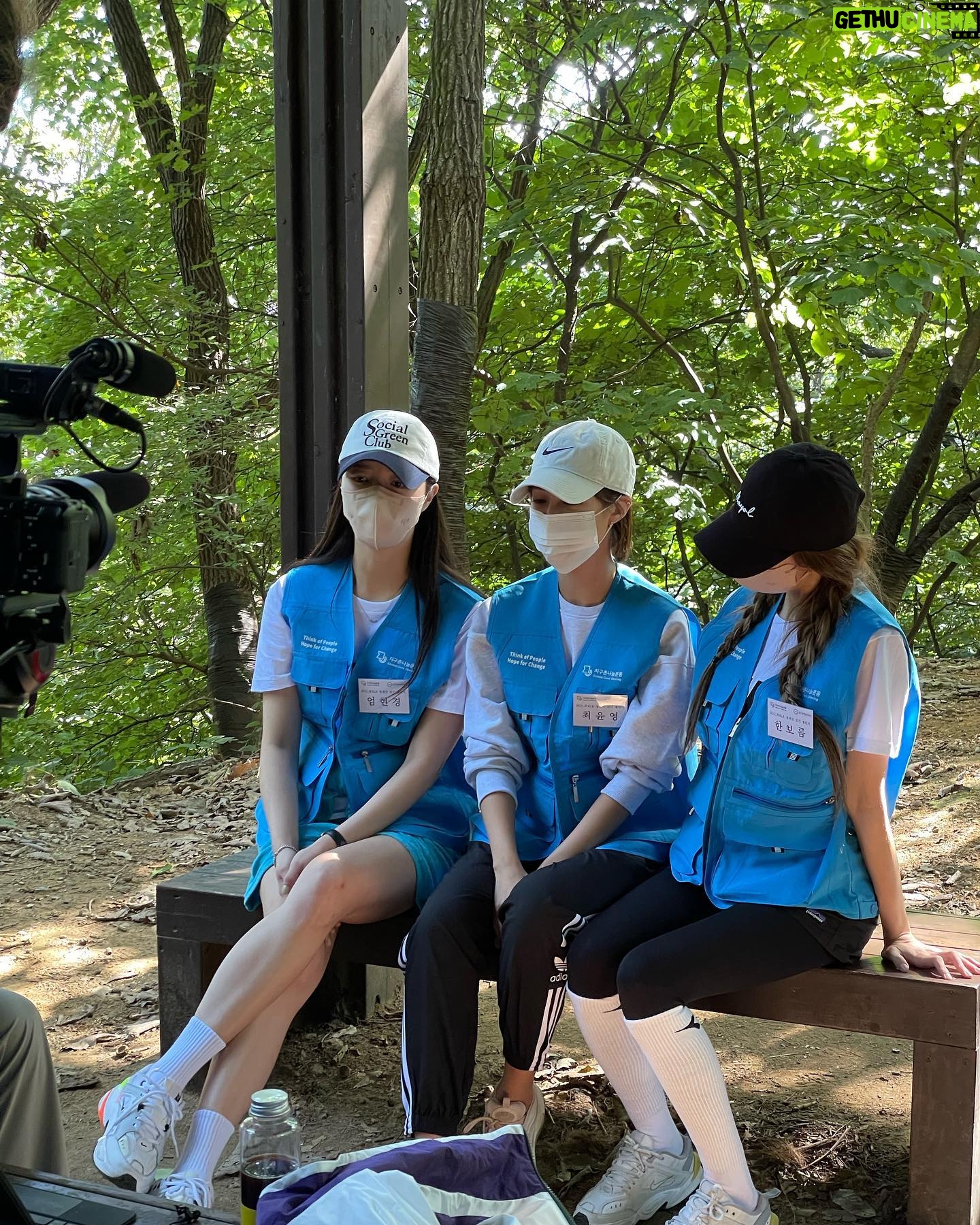Uhm Hyun-kyung Instagram - 오늘 많이 움직인 내 다리🏃🏻♀️ #지구촌나눔운동 #에코워크 #청계산