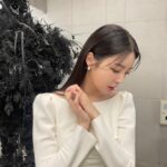 Uhm Hyun-kyung Instagram - MBC연기대상 시상하러 다녀왔어요! 벌써 1년이 지났다니 시간이 참 빠르네요 🐰 아듀 2022 🤟🏻