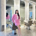 Uhm Hyun-kyung Instagram - 너무 오랜만이죠? 겨울잠이란..⭐️ 저는 잘 지내고 있어요! 1년이 이렇게 지나가네요! 2023년에는 올해 보다 더 행복한 일만 가득하길 우리 모두 기도해요😊(나 핑크 많이 좋아하네🫢🎀)