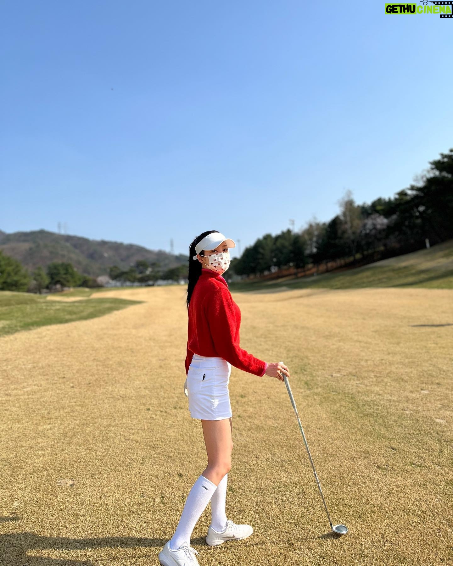 Uhm Hyun-kyung Instagram - 윤영이 첫필드 동행⛳️ #거기서거기 😭