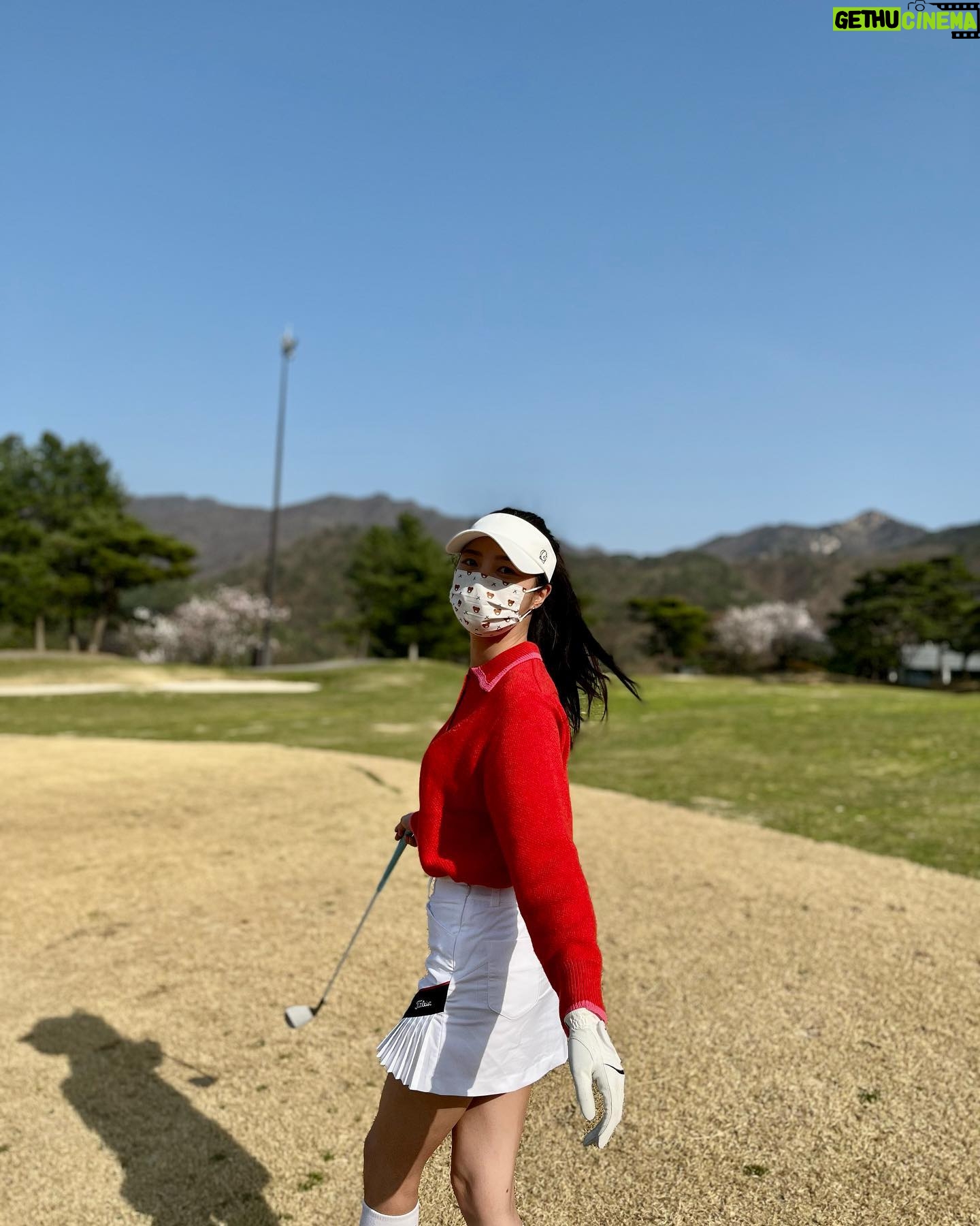 Uhm Hyun-kyung Instagram - 윤영이 첫필드 동행⛳️ #거기서거기 😭