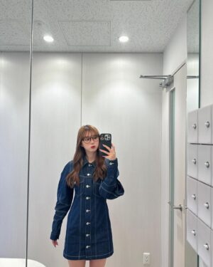 Ui Mihara Instagram - 昨日のわたし。
服タグ付けとかしてみる
 
👗 @evris_official 
🧦 @emoda_official 
👟 @uggjapan 
👜 @celine 
👓 @jins_japan
