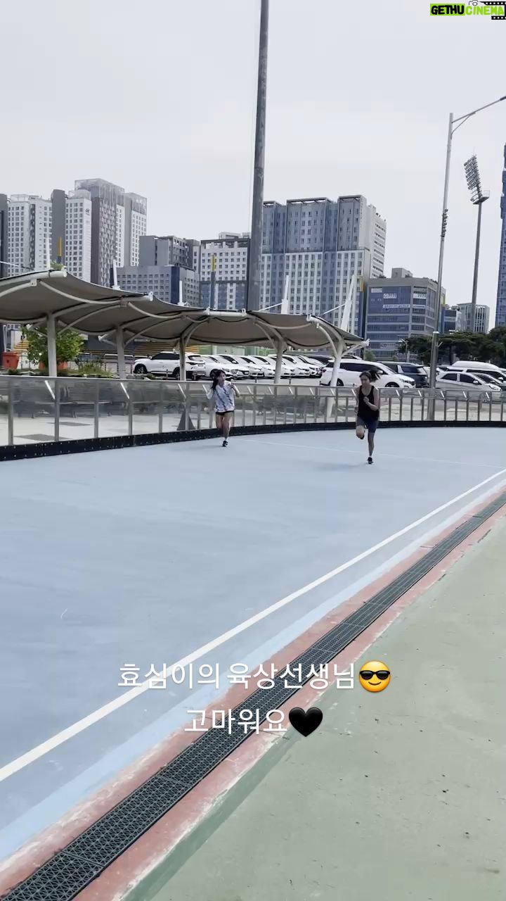Uie Instagram - 효심이네 각자도생 속 효심이는 육상선수 출신 트레이너라 뛰는 장면에 고민이 많았는데 도움을 준 김민지 선수 다시 한번 감사합니다😆