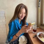 Uie Instagram - . 고민중🤔 고민해결😊
