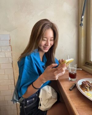 Uie Instagram - .
고민중🤔
고민해결😊