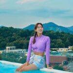 Uie Instagram - 물놀이 하고 싶은 여름🏊🏻🫧 #광고 #디스커버리래쉬가드 #크롭래쉬가드
