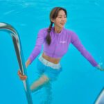 Uie Instagram - 물놀이 하고 싶은 여름🏊🏻🫧 #광고 #디스커버리래쉬가드 #크롭래쉬가드