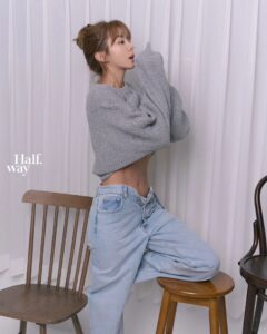 Uie Instagram - 😏☺️😉😊 #하프웨이스튜디오
