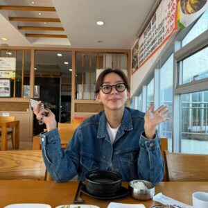 Uie Instagram - . 올해도 너무 즐거운 생일을 보냈습니다❤️ 축하해 주신 모든분들 진심으로 감사합니다☺️