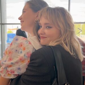 Uliana Donskova Instagram - фестиваль «В кругу семьи» в Ярославле 2023 

наша веселая команда @sidakovschool представляет 

1-ый день красная дорожка, прогулки, банкет, просмотр фильма и много разговоров 

2-ой день спектакль, прогулки и много разговоров 

встретила друзей, кого давно не видела, зарядилась и погнали дальше 🚀

p.s. остальное сумасшествие будет в сторис