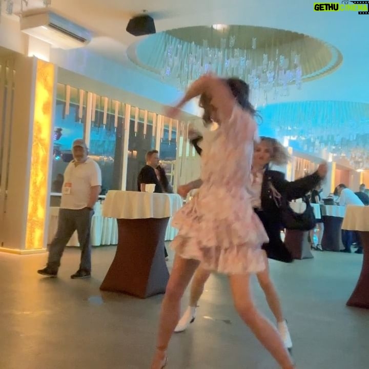 Uliana Donskova - 3.6K Likes - фестиваль «В кругу семьи» в Ярославле 2023
наша веселая команда @sidakovschool представляет
1-ый день красная дорожка, прогулки, банкет, просмотр фильма и много разговоров
2-ой день спектакль, прогулки и много разговоров
встретила друзей, кого давно не видела, зарядилась и погнали дальше 🚀
p.s. остальное сумасшествие будет в сторис