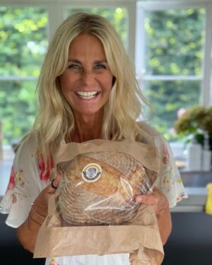 Ulrika Jonsson Instagram - HBD to me!!!
Newest member of Club 55.

I’m smart.
I’m funny - peculiar AND haha.
I’m kind.
I’m generous.
I’m lively and opinionated.
I’m stronger than you could ever imagine.

I’m also soft af.
I’m impatient.
I’m filthy.
I’m perceptive and know you better than you know yourself.
I’m a lover not a fighter. But if you push me, I’ll fight like a lion.
I’m a proud feminist.

I’m not the person I was in my 20s, 30s or even my 40s. 
I’m carving out a new life for myself now and I’m excited.

I want to love and be loved. But would always rather be on my own than suffer fools.

I make good sourdough and good love.
And I still hate goat’s cheese.

#birthday
#55