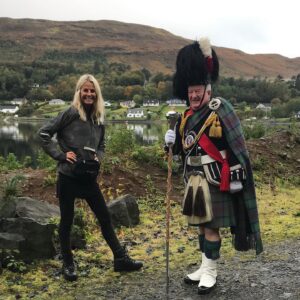 Ulrika Jonsson Instagram - Thought I’d share some BTS pics from the week of bubbling BEFORE we were hooded and taken at the crack of dawn to @sas_whodareswins .

That initial week was one of the best of my life.
Holed up in the charming @tongadale on Isle of Skye where we were brought food 3 times a day by the best staff, ever. And from which we were allowed to escape for 1 1/2hrs a day to exercise. (The extent of which for me was unbelievable dawn hikes alone and sometimes with another recruit).

@oreodubaofficial (my Pudding Pal) and I debated long and hard every day about which pud to have and then photographed them for posterity. 
@kerrykatona7 (#chillyminge pal) and I would put the world to rights and laugh at how out of breath we were.

I devoured @tamsincalidas__kalidasa “I Am An Island” in two short days which was not only an apt, immersive read but stunningly crafted and shockingly raw.

I had a week of no responsibilities - away from family and dogs - and only myself on which to rely. First time in my life I’ve done that and I bloody loved it.

I was catapulted onto the course with a spare bra; spare pair of knickers and a toothbrush. With only my mind and body to count on.
Hadn’t really counted on hypothermia being my downfall. But it was singularly the most profound experience of my life.
I set myself three goals:
- to not be first out✔️
- to do everything they asked of me ✔️
- to not VW. ✔️

Came home to a cute banner by the Ungratefuls and my ex. Legs black and blue and a missing toe nail.

Raasay will forever be in my heart.
Endless gratitude to @antmiddleton @billingham22b @stazthrudark @melvyndownes (and his fucking chickens) and the pussycat that is @jason_carl_fox .
Thanks, too, to all members of the production team who worked relentlessly to make it happen and ensure no one died….

Scotland. Oh, bonnie Scotland. You unfolded to me your breathtaking beauty. Your harshest but also your very best.
The DS took my breath away in an altogether different way - were uncompromising and intense. But it’s what I needed.
Weird to think that when I came home, I felt, for quite  some time, that I didn’t belong.

@channel4 9pm tonight.