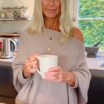 Ulrika Jonsson Instagram – #AD

Did you know 50% of women experience bladder leaks during menopause?
I had no idea.
I’ve teamed up with @alwaysdiscreetukire  who have already helped hundreds of thousands of women with their Menopause Education Hub. There’s a link in my bio – take a look for everything from free menopause masterclasses to pelvic floor workouts.
For any concerns regarding menopause or bladder leaks, please visit your GP as a first step.
#alwaysdiscreet #worldmenopauseday #menopausesupport