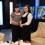 Ulviye Karaca Instagram - Pazar sabahı, "Bir Kadın, Bir Hayat, Bir Sanat " programının konuğu olarak saat 10.00 da sizlerleyim.Bu sohbet tüm sanat severlere gelsin. Ben çok keyif aldım . @tvbenguturk