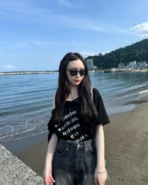 Umeyama Cocona Instagram - 6月だね🍉♡

#海#熱海#静岡#温泉#砂浜#サングラス#私服