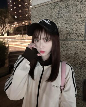 Umeyama Cocona Instagram - 🤍

こういう格好が1番楽〜🎀

#ジャージ#トラックジャケット#オーバーサイズ#私服#春服#signalsports
