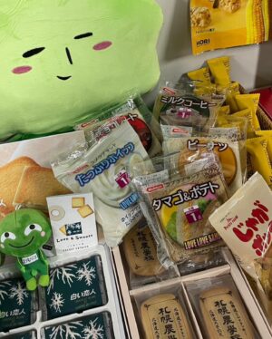 Uru Instagram - 北海道公演、ありがとうございました
緊張しましたが、温かい拍手で見守ってくださって嬉しかったです

順調な滑り出しでした笑

ラブラブサンド美味しかったです
また来れるように頑張ります！

次は岡山！

#contrastTour
#uru