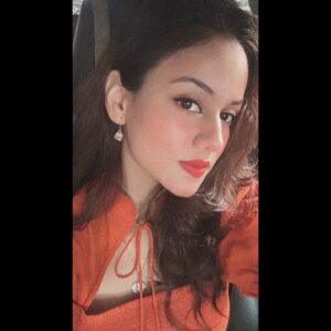 Urvashi Pardeshi Instagram - How is your Sunday going ? ♥️