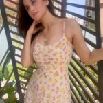 Urvashi Pardeshi Instagram - Chalo kahin durrrr chalein ? ♥️