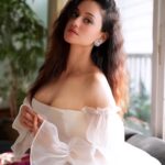 Urvashi Pardeshi Instagram – May we all manifest people that help us grow ♥️