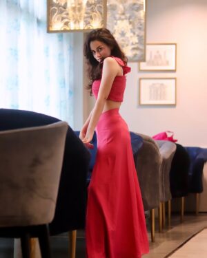 Urvashi Pardeshi Instagram - Ignore your problems and the pink bag in background! ♥️
