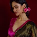 Urvashi Pardeshi Instagram – Iss shor bhari duniya mai, Sukoon bhara lamha ho tum.✨